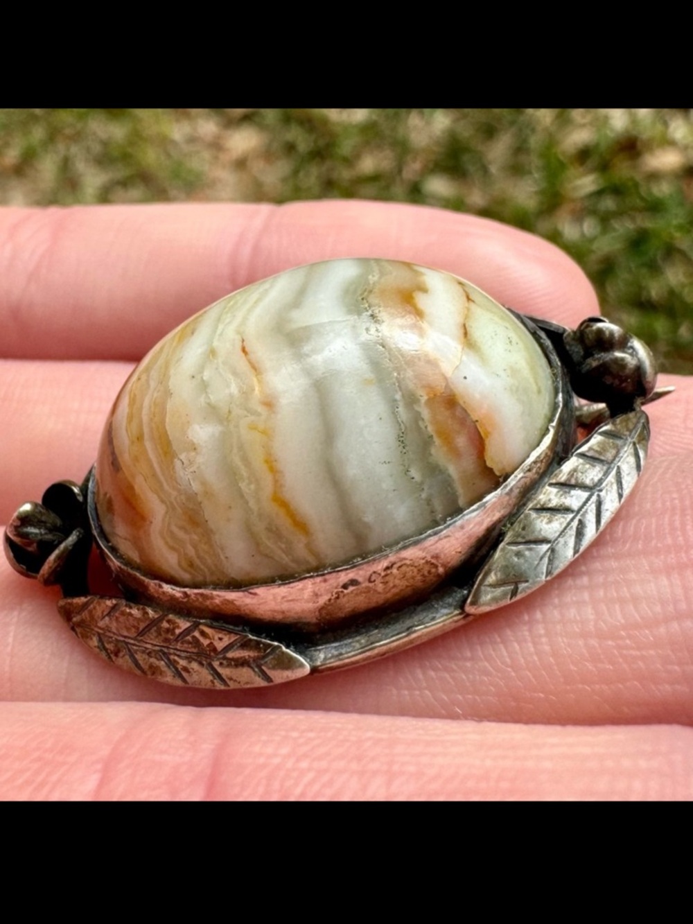 Antique Scottish banded agate brooch in sterling silver with leafs and florals.